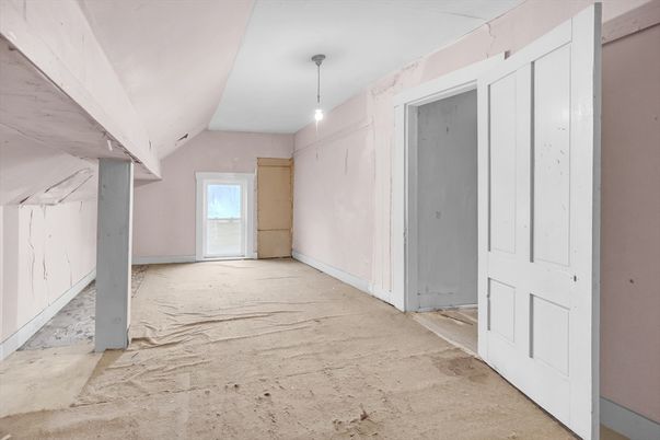 Empty room, Interior, Pendant Lights