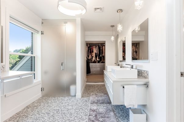 Bathroom, Interior, Pendant Lights, Walk-in Closets