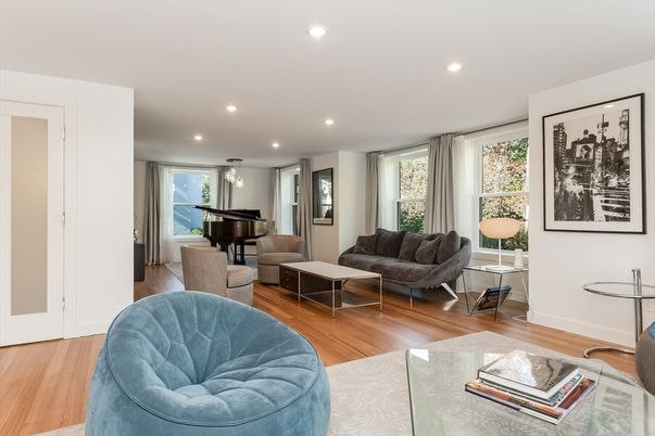 Interior, Living room, Pendant Lights, Piano, Recessed Lighting, Wood Texture Flooring