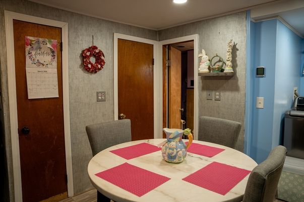 Dining room, Interior, Recessed Lighting