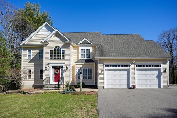 Attached, Exterior, Facade, Farmhouse