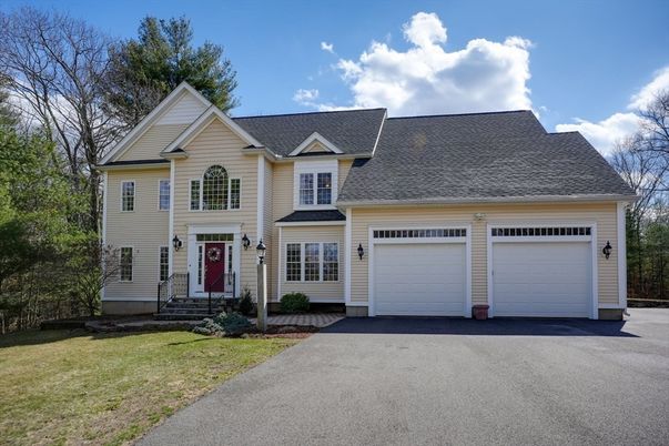 Attached, Exterior, Facade, Farmhouse