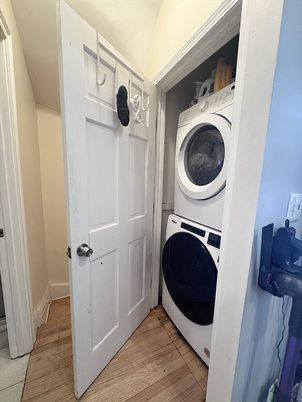Interior, Utility Closets, Washer, Wood Texture Flooring