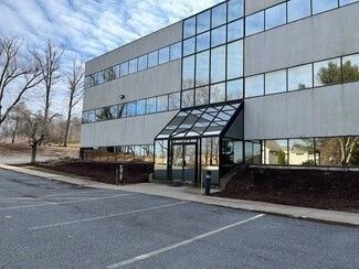 Exterior, Facade, Modern