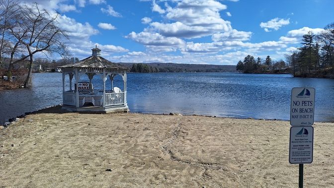 Exterior, Lake