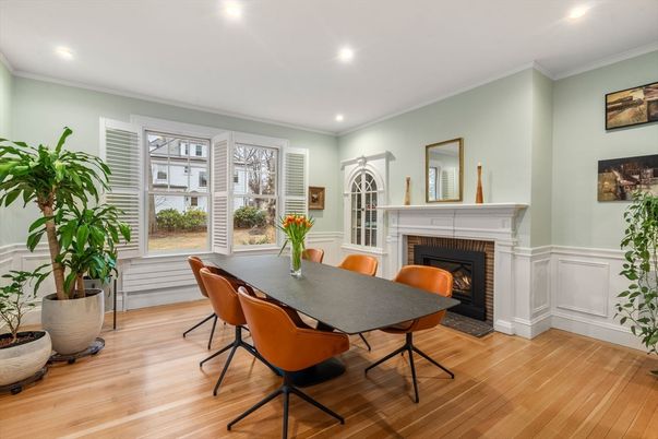 Dining room, Fireplace, Interior, Recessed Lighting, Wood Texture Flooring