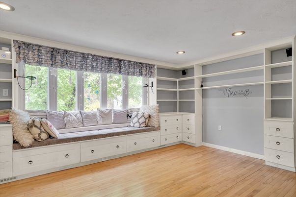 Interior, Recessed Lighting, Walk-in Closets, Wood Texture Flooring
