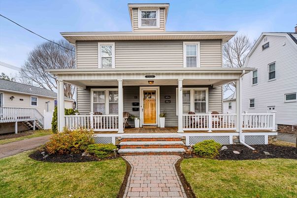 Exterior, Facade, American Foursquare