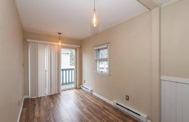 Empty room, Interior, Pendant Lights, Wood Texture Flooring