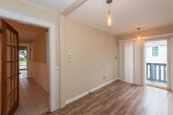 Empty room, Interior, Pendant Lights, Wood Texture Flooring