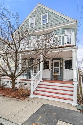 Exterior, Facade, Queen Anne Victorian