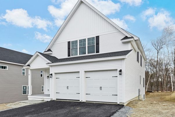 Attached, Exterior, Facade, Farmhouse