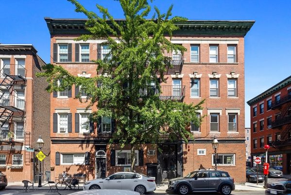 Exterior, Facade, Brick Facade, Rowhouse