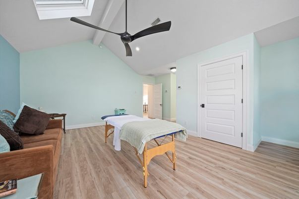 Interior, Recessed Lighting, Wood Texture Flooring