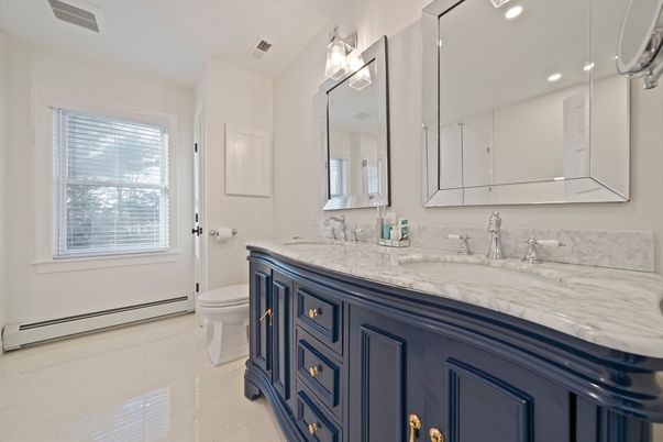 Bathroom, Dual Sink Vanities, Interior, Recessed Lighting