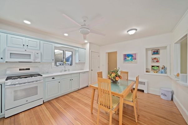 Dining room, Interior, Kitchen, Recessed Lighting, Wood Texture Flooring