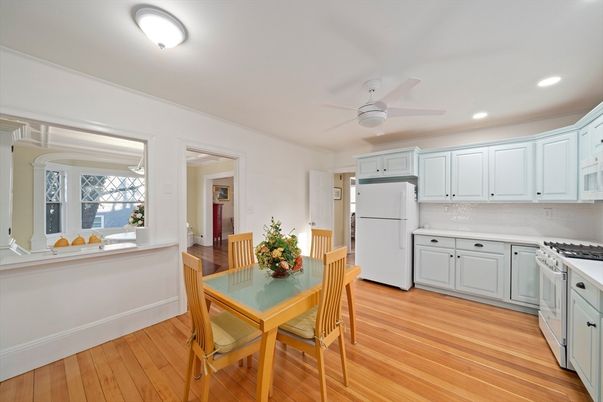 Dining room, Interior, Kitchen, Recessed Lighting, Wood Texture Flooring