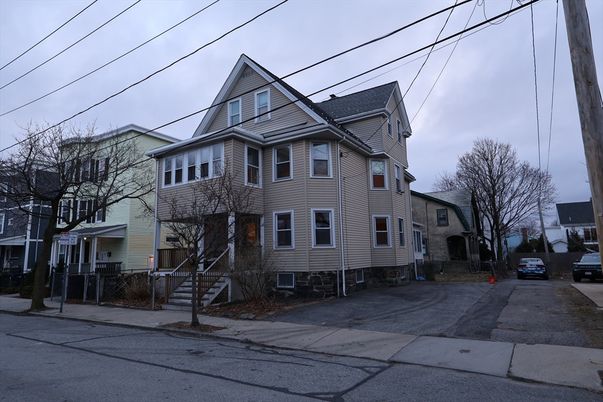 Exterior, Facade, Queen Anne Victorian