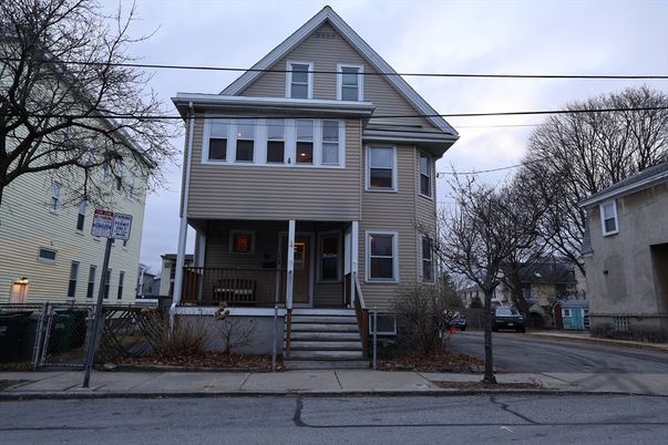 Exterior, Facade, Queen Anne Victorian