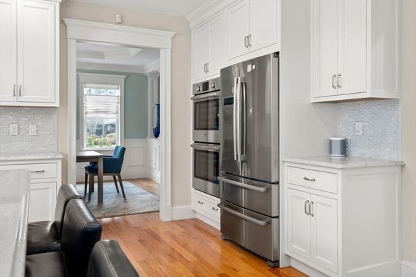 Dining room, Interior, Kitchen, Stainless Steel Appliances, Wood Texture Flooring