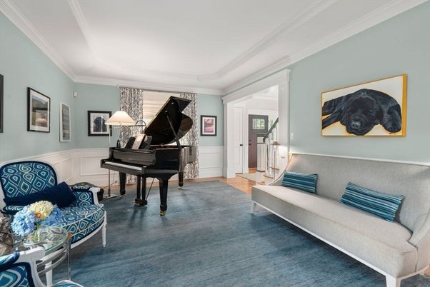 Interior, Piano