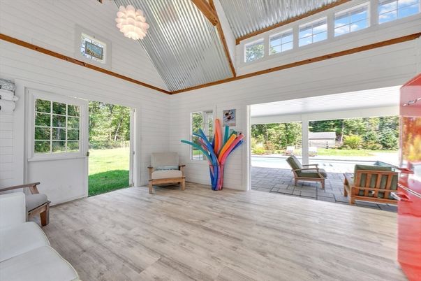 Interior, Pendant Lights, Wood Texture Flooring