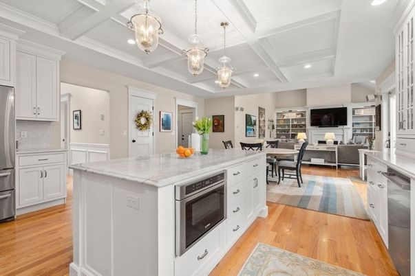 Dining room, Interior, Kitchen, Living room, Pendant Lights, Recessed Lighting, Stainless Steel Appliances, Wood Texture Flooring