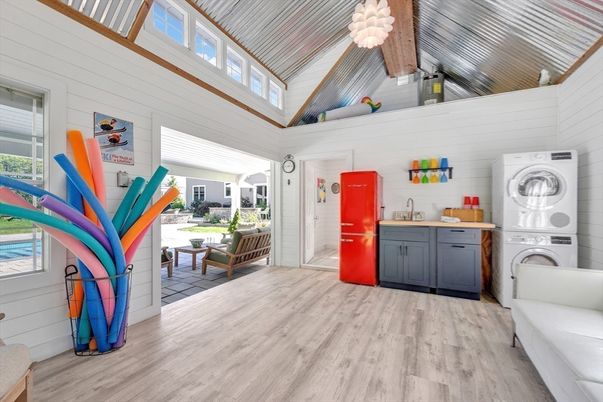 Interior, Washer, Wood Texture Flooring