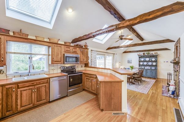 Dining room, Interior, Kitchen, Stainless Steel Appliances, Wooden Beams, Wood Texture Flooring