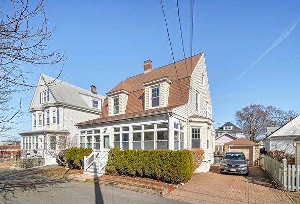 Exterior, Facade, Cape Cod