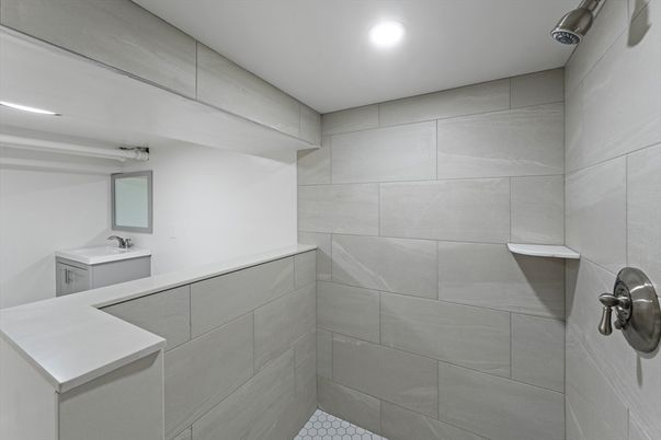 Bathroom, Interior, Recessed Lighting