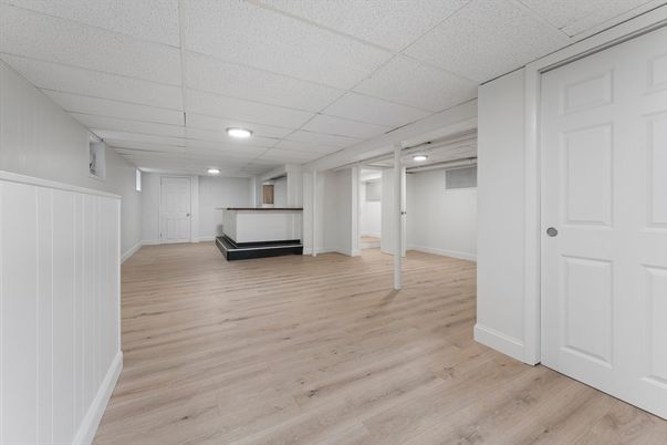 Empty room, Interior, Recessed Lighting, Wood Texture Flooring