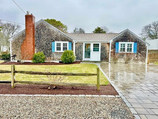 Exterior, Facade, Brick Facade, Ranch