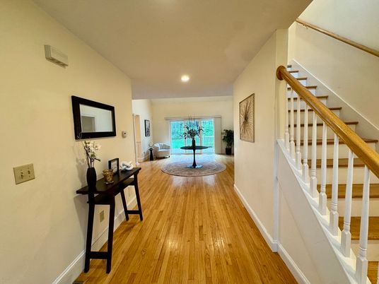 Interior, Recessed Lighting, Wood Texture Flooring