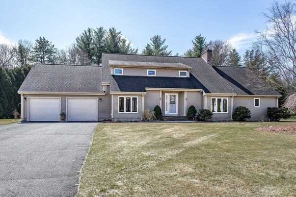 Attached, Exterior, Facade, Cape Cod