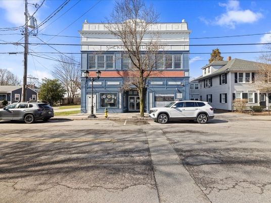 Exterior, Facade, Rowhouse