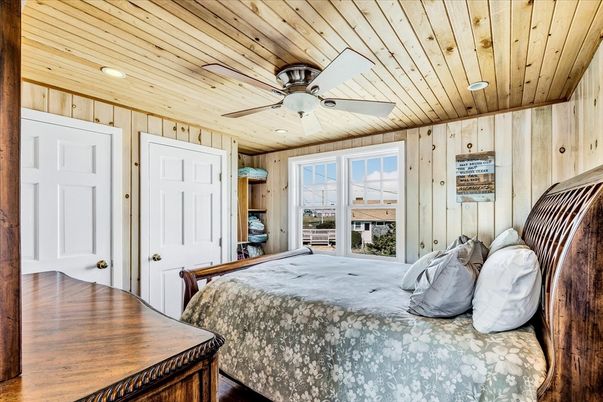 Bedroom, Interior, Recessed Lighting, Wooden Ceilings, Wood Texture Flooring, Wooden Walls