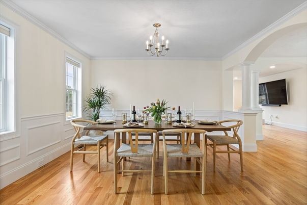 Chandelier, Dining room, Interior, Recessed Lighting, Wood Texture Flooring