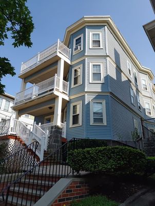 Exterior, Facade, Queen Anne Victorian