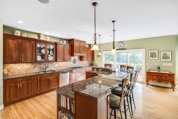 Dining room, Interior, Kitchen, Pendant Lights, Recessed Lighting, Wood Texture Flooring