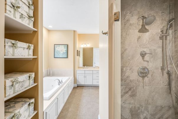 Bathroom, Dual Sink Vanities, Interior, Recessed Lighting