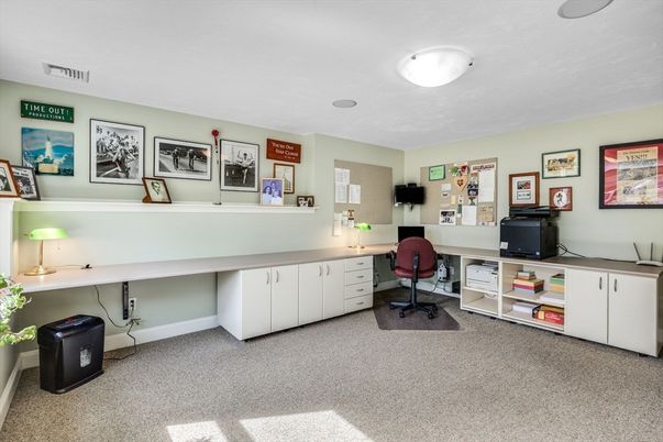 Home Office, Interior