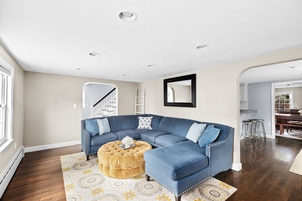 Dining room, Interior, Living room, Pendant Lights, Recessed Lighting, Wood Texture Flooring