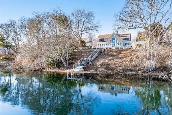Exterior, Lake