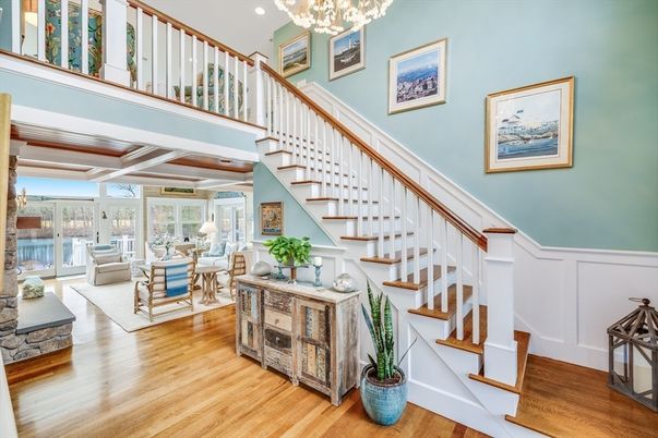 Chandelier, Interior, Living room, Recessed Lighting, Wood Texture Flooring