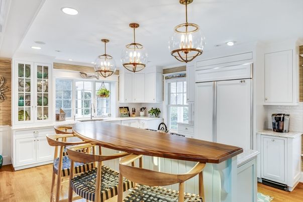 Chandelier, Dining room, Interior, Kitchen, Pendant Lights, Recessed Lighting, Wood Texture Flooring