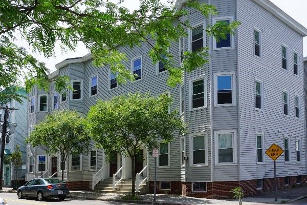Exterior, Facade, Rowhouse