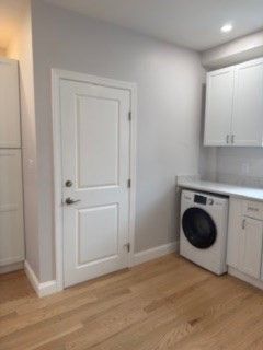 Interior, Recessed Lighting, Washer, Wood Texture Flooring