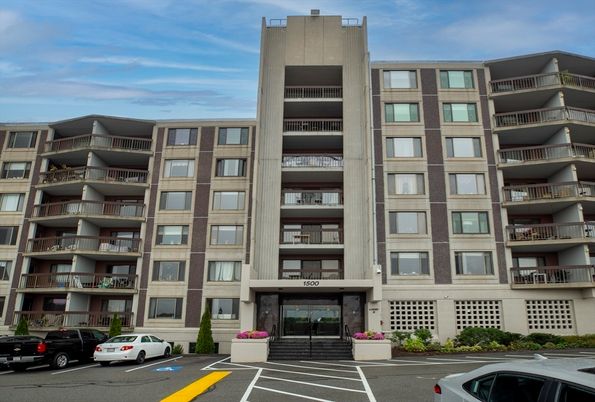 Exterior, Facade, Condo Building