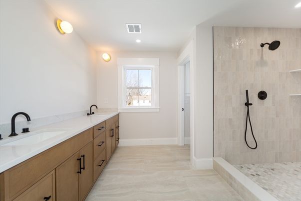 Bathroom, Dual Sink Vanities, Interior, Recessed Lighting